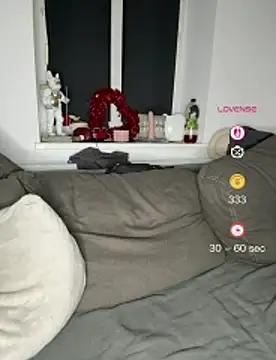 Adrixnx22 - Titten +Ass ein ölen +3 heiße Bilder
