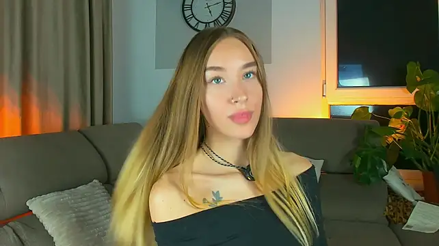 SugarSkye - Stripping till I’m naked 😮‍💨