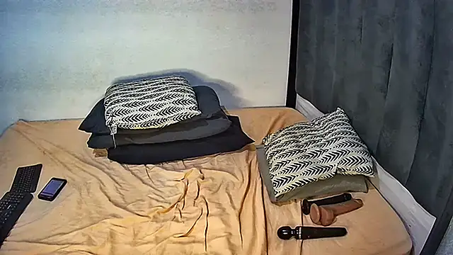 GoldenPussyXOXO - 20 MIN TOY CONTRL