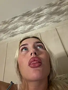 Blondetart69 - SPREAD MY TIGHT PUSSY