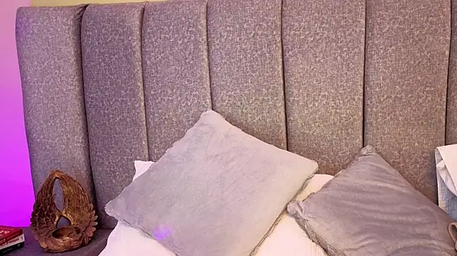 Esmeralda_Candy - it makes my pussy wet