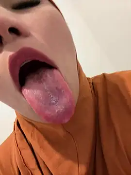 Darsha_Khemu - SQUIRT IN THE GARAGE