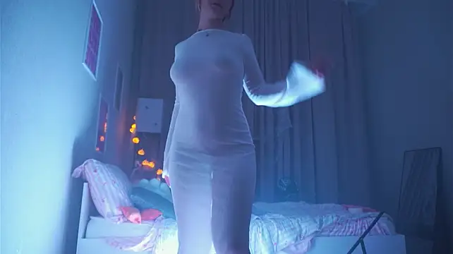 LoveSeekins - I seduce you with my ghostly legs