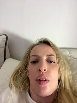Katharina_Wagner - Chocken und finger tief lutschen😈