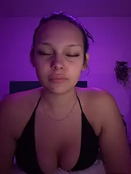 HotEmii - Shake my ass Front of cam 3 min 💦💦