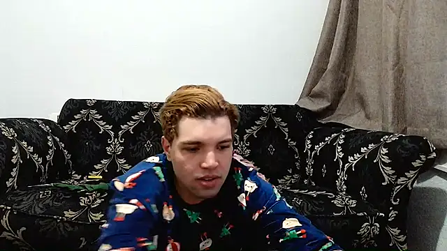 Nerd_couple - play pussy 4 min