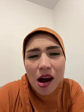Darsha_Khemu - SQUIRT IN THE GARAGE