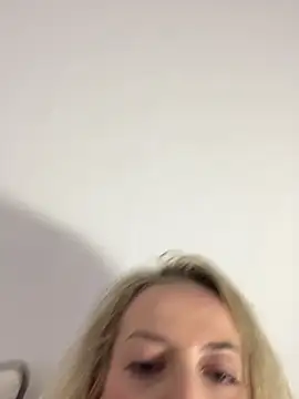 Katharina_Wagner - Chocken und finger tief lutschen😈