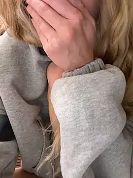 Kira_mia - FULL NAKED NEAR DELIVERY GUY 😱😱