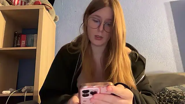 Thepretiestgirlhere