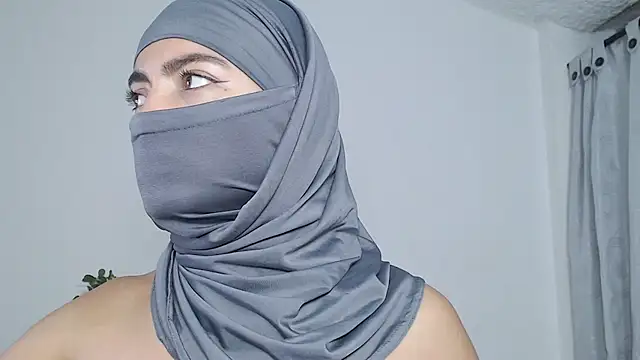 Jade_nassar - I get wet while I masturbate
