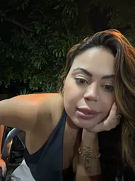 LariiHotWife - Tirar calcinha