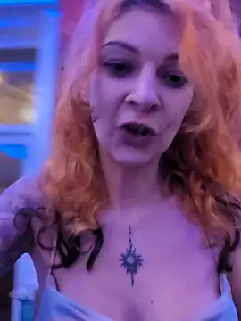 FreyaFucksFans - 😈 FLASH PUSSY BEHIND STRANGER