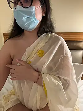 JAsMinE678 - Squirt + ride dildo in group show