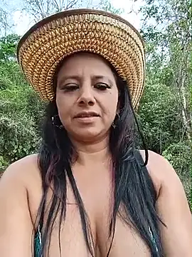 Esmeralda_li - Vibración con lengua por todo el cuerpo