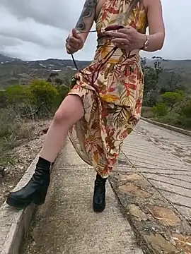 Erikthor - Show butt on the road