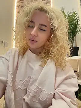 CurlyDaisy - spread my legs and rub my pooosey