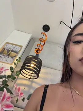 IvonneOwen - Clit rub & pussy spanks close up