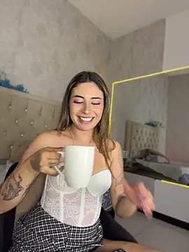 Nini_love01 - HIT THAT ASS BABE