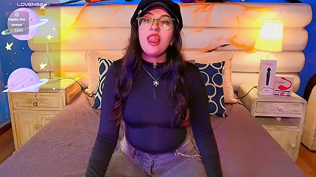 Milan_sweet - Show feet