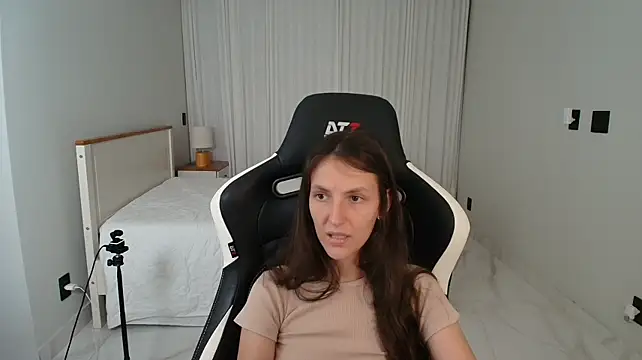 Upssnowy - show ass no panties