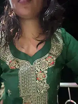 4U143 - Full nude show