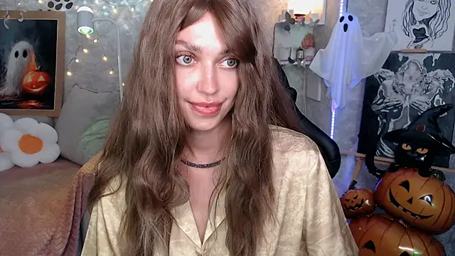 NickyAdamidi - Sexy on the bed🥵