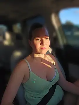 SkyelarSomer - 🤫Nipple Slip🤫 my Friend 🫣 don't know