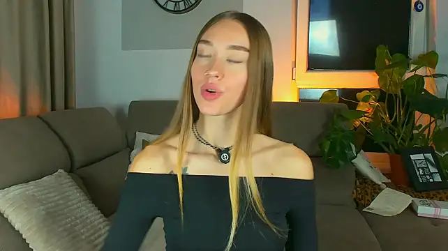 SugarSkye - So wet it’s unreal 🥵
