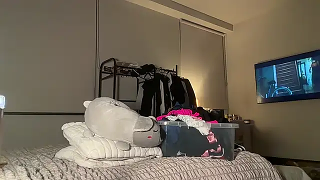 Bellesweett - Bounce and rub boobs. 😈