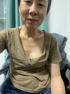 Li61316 - 完成目莉莉在窗台上尿尿！有哥哥会支持的吗？