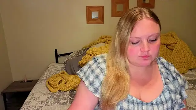 Phatassblonde - play with pussy in public