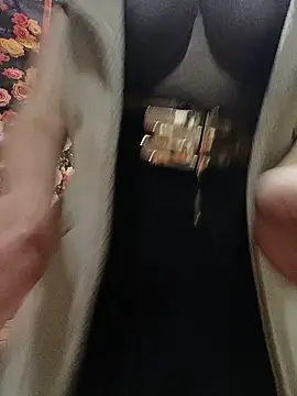 Katy__A - Tits out + masturbation