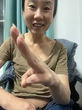 Li61316 - 完成目莉莉在窗台上尿尿！有哥哥会支持的吗？