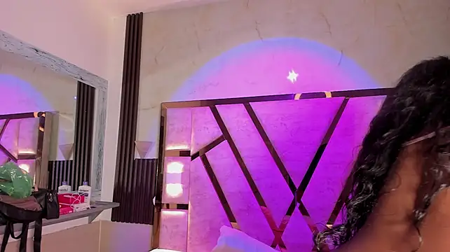 Athenea_Mills - 4 fingers ass