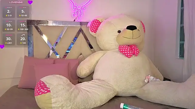 Harmonie_tay - one finger in ass