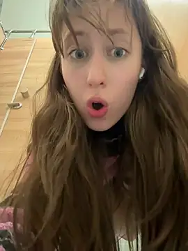 FroggyAnna - open door! boobs out n pussy rub!