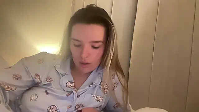 Maisiesmithx - buzzes 🛌