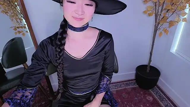 MySweetSofie - 🎃Last tip gets 3 min toy control🎃