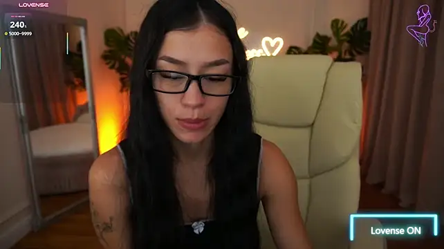 FataleNellie - naked fashion show