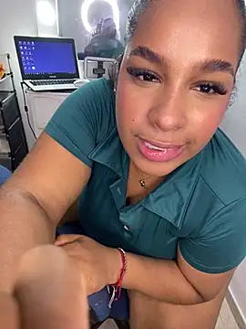 NV-Nikoll - ass opened with hands
