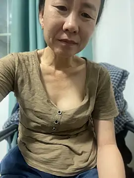 Li61316 - 完成目莉莉在窗台上尿尿！有哥哥会支持的吗？