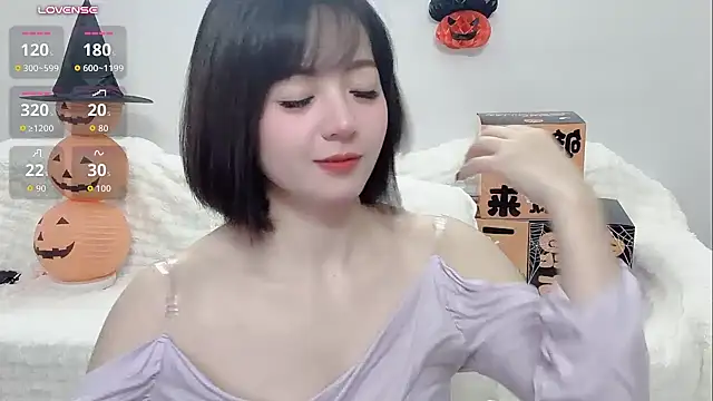 Lucy-8 - 换上护士服，帮哥哥的鸡鸡按摩