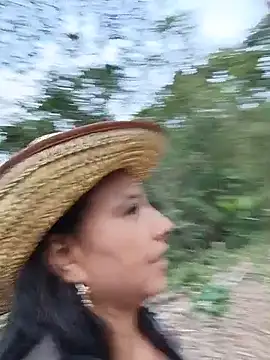Esmeralda_li - Vibración con lengua por todo el cuerpo