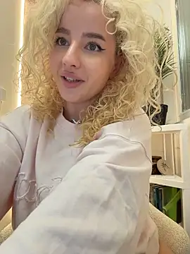 CurlyDaisy - suck me baby