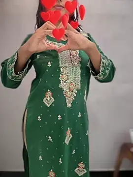 4U143 - Full nude show