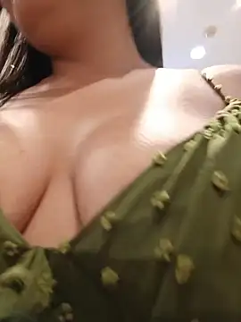 Julieth_hot-69 - Take off my panties in public 😈