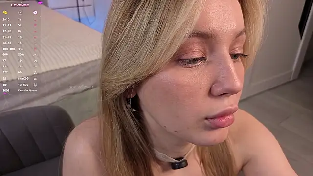 Bonnyfloweer - oil up my big boobs!