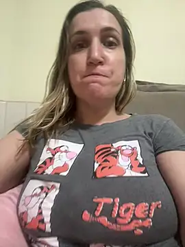 Bia_sexynovaes - Bia senta no pau e rebola