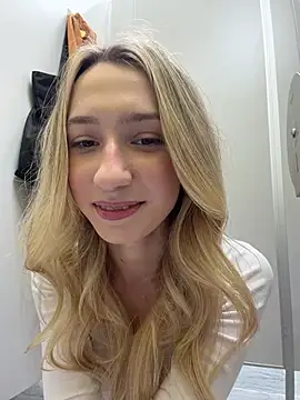 Lia-see-ya - Show you my sexy panties in WC 🫢